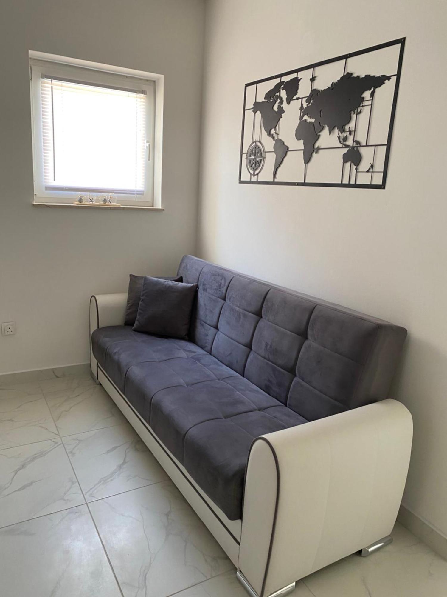 B Apartment *